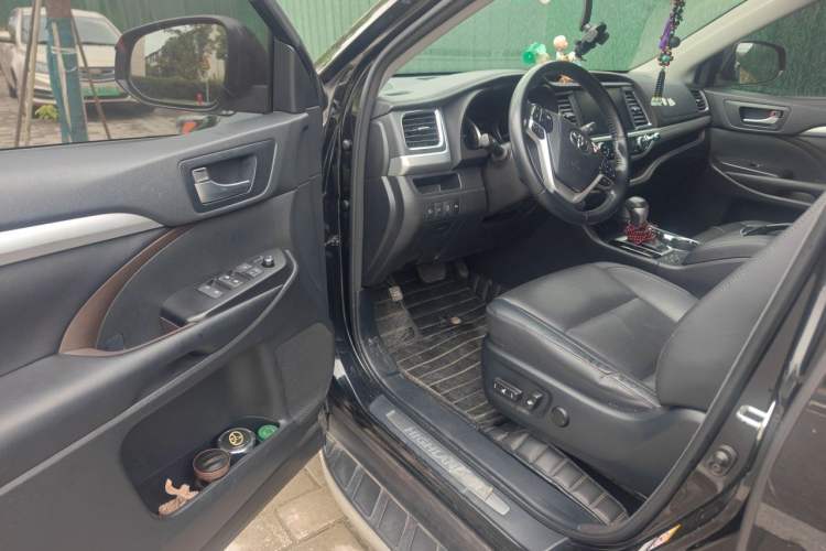 Used Toyota Highlander 2018 2.0T Four-Wheel Drive Prestige Version 7 Seats China V Emission Standard Driver Seat