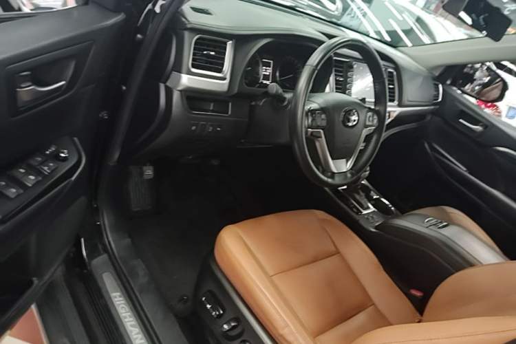 Used Toyota Highlander 2018 2.0T Four-Wheel Drive Knight Edition 7 Seats China VI Standard Driver Seat