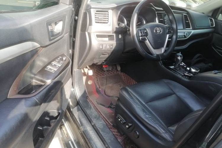Used Toyota Highlander 2018 2.0T Four-Wheel Drive Luxury Version 7 Seats China VI Standard Driver Seat
