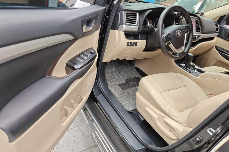 Used Toyota Highlander 2018 2.0T Two-Wheel Drive Elite Edition 7 Seats Emission Standard China V Driver Seat
