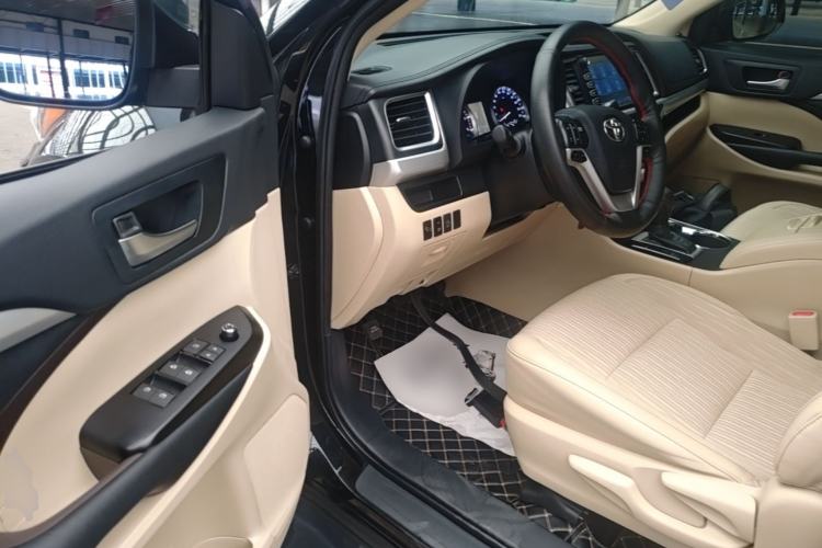 Used Toyota Highlander 2018 2.0T Four-Wheel Drive Elite Edition 7 Seats China VI Standard Driver Seat