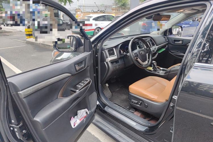 Used Toyota Highlander 2018 2.0T Four-Wheel Drive Knight Edition 7 Seats China VI Standard Driver Seat