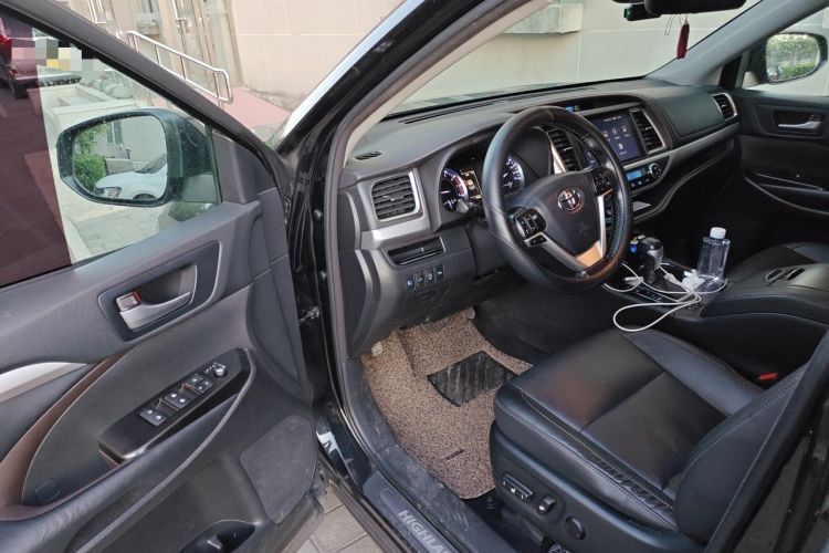 Used Toyota Highlander 2018 2.0T Four-Wheel Drive Prestige Version 7 Seats China V Emission Standard Driver Seat