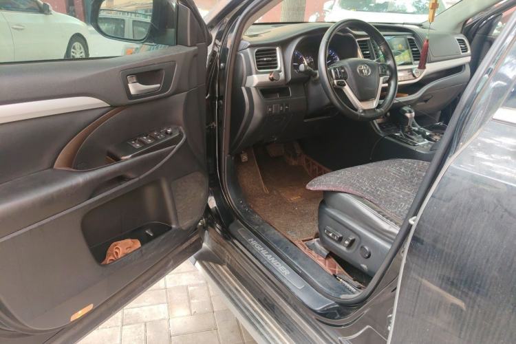 Used Toyota Highlander 2018 2.0T Four-Wheel Drive Luxury Edition 7 Seats China V Emission Standard Driver Seat