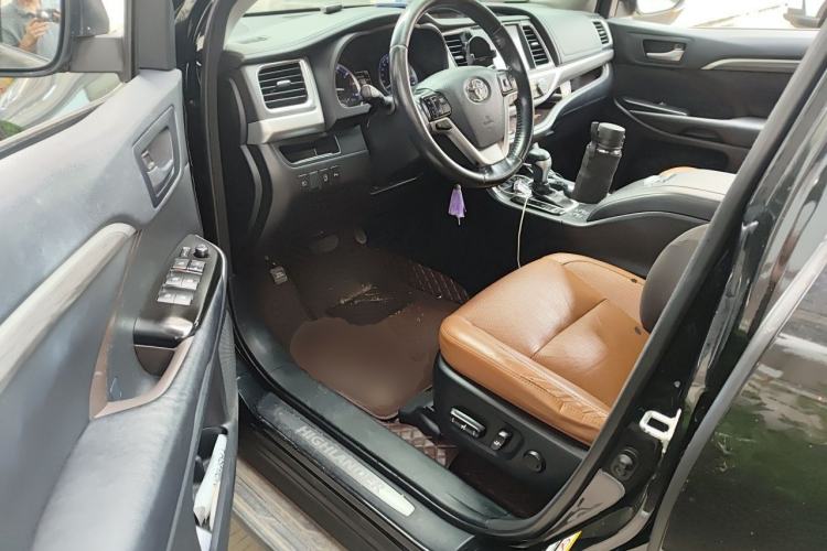 Used Toyota Highlander 2018 2.0T Four-Wheel Drive Knight Edition 7 Seats China VI Standard Driver Seat