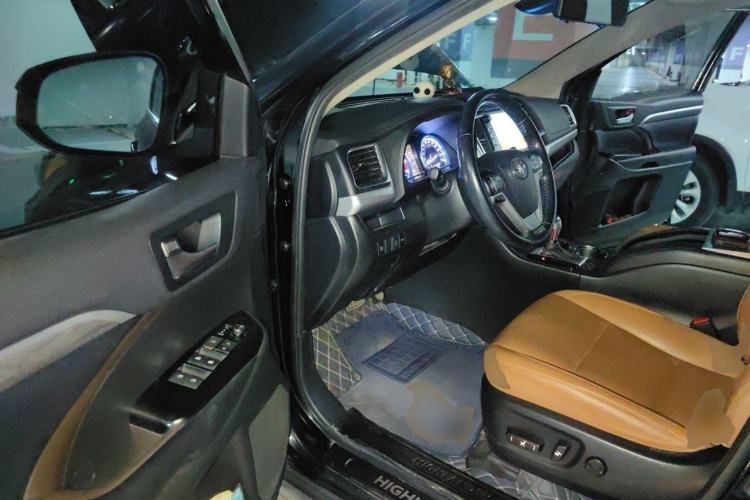 Used Toyota Highlander 2018 2.0T Four-Wheel Drive Knight Edition 7 Seats China VI Standard Driver Seat