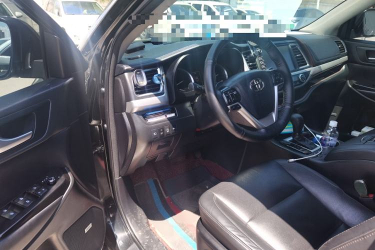Used Toyota Highlander 2018 2.0T Four-Wheel Drive Luxury Edition 7 Seats China V Emission Standard Driver Seat