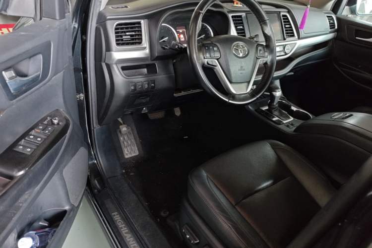 Used Toyota Highlander 2018 2.0T Four-Wheel Drive Prestige Version 7 Seats China VI Standard Driver Seat