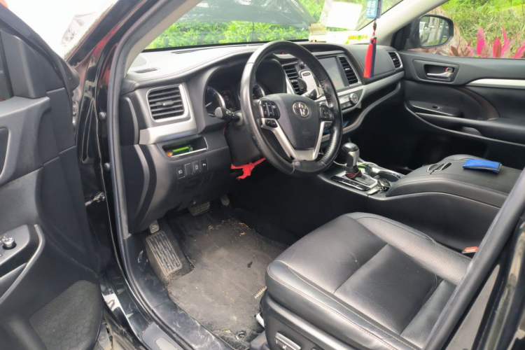 Used Toyota Highlander 2018 2.0T Four-Wheel Drive Luxury Version 7 Seats China VI Standard Driver Seat