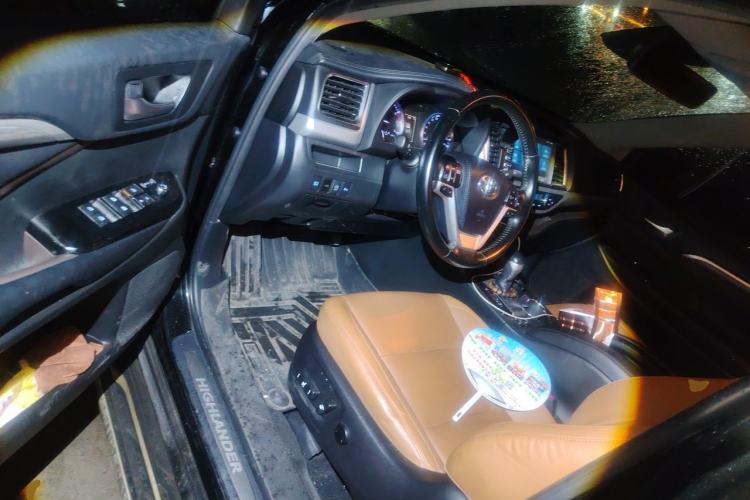 Used Toyota Highlander 2018 2.0T Four-Wheel Drive Knight Edition 7 Seats China VI Standard Driver Seat