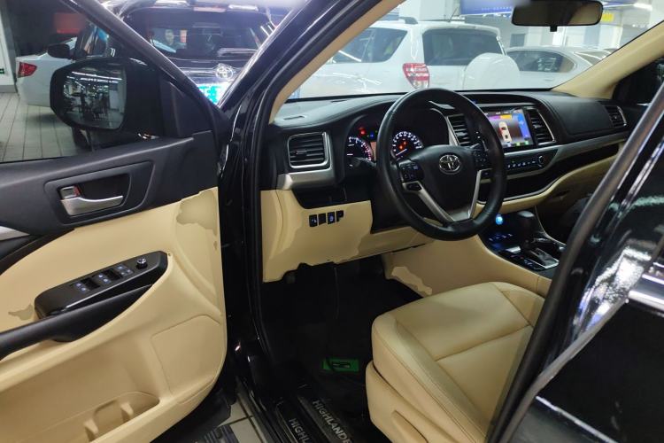 Used Toyota Highlander 2018 2.0T Four-Wheel Drive Elite Edition 7 Seats China VI Standard Driver Seat