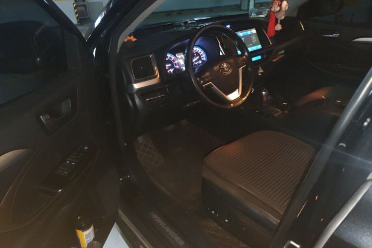 Used Toyota Highlander 2018 2.0T Four-Wheel Drive Luxury Edition 7 Seats China V Emission Standard Driver Seat