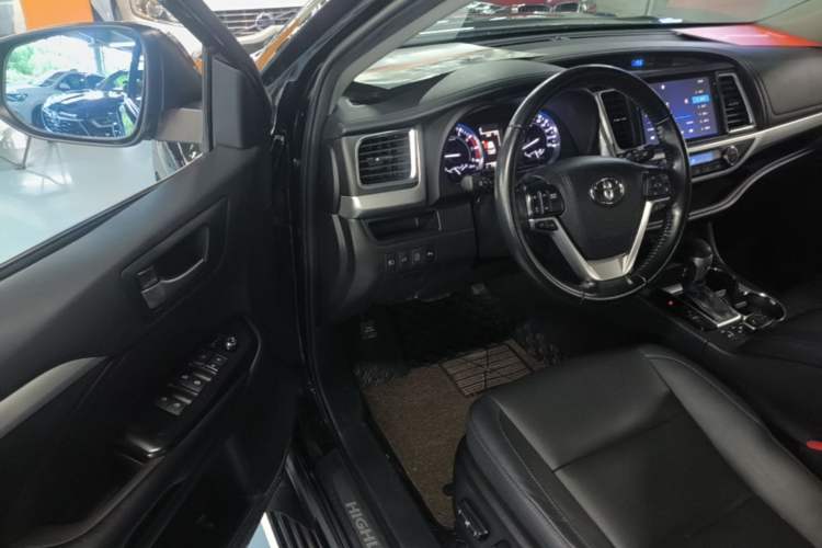 Used Toyota Highlander 2018 2.0T Four-Wheel Drive Prestige Version 7 Seats China VI Standard Driver Seat