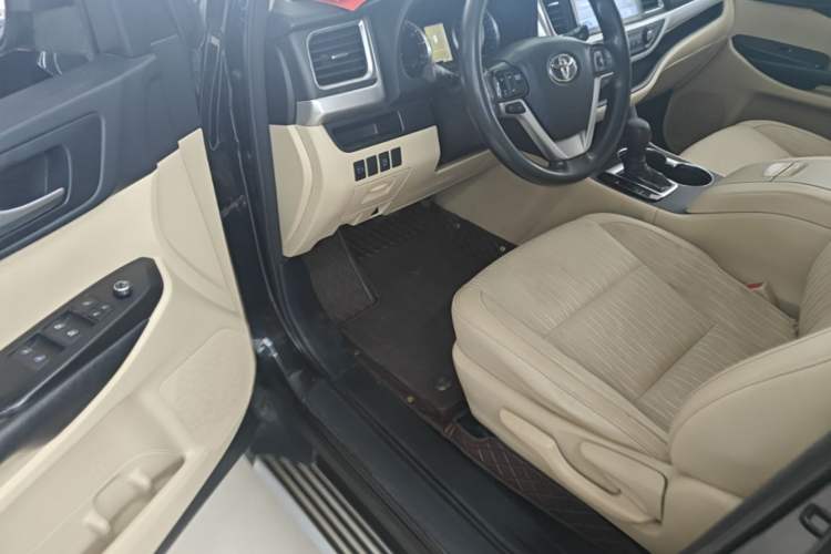 Used Toyota Highlander 2018 2.0T Two-Wheel Drive Elite Edition 7 Seats Emission Standard China V Driver Seat