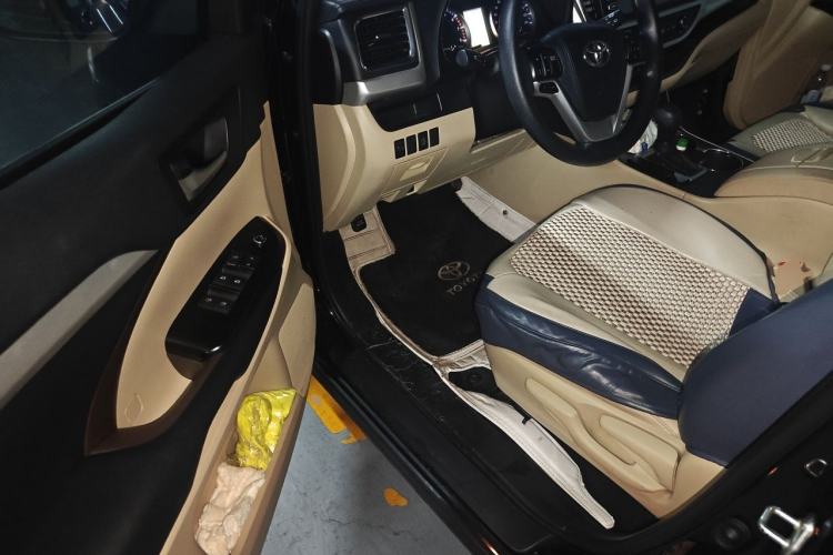 Used Toyota Highlander 2018 2.0T Two-Wheel Drive Elite Version 5 Seats China VI Standard Driver Seat