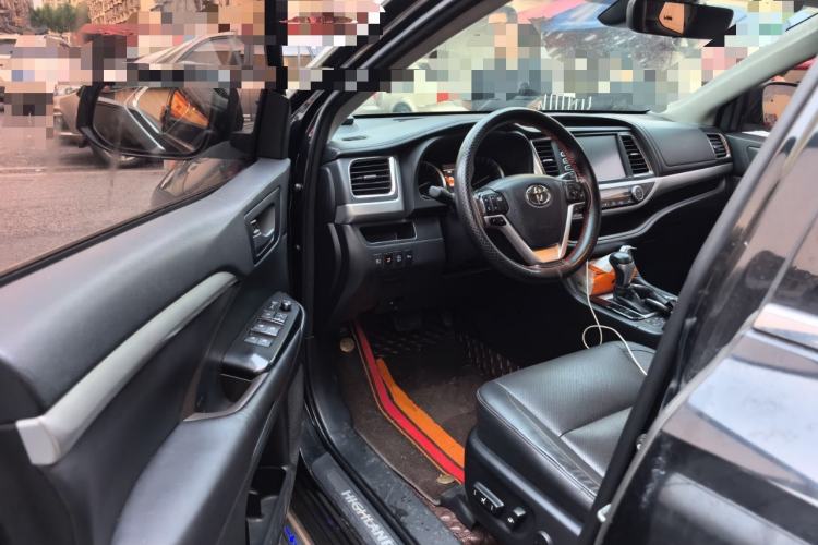 Used Toyota Highlander 2018 2.0T Four-Wheel Drive Luxury Edition 7 Seats China V Emission Standard Driver Seat
