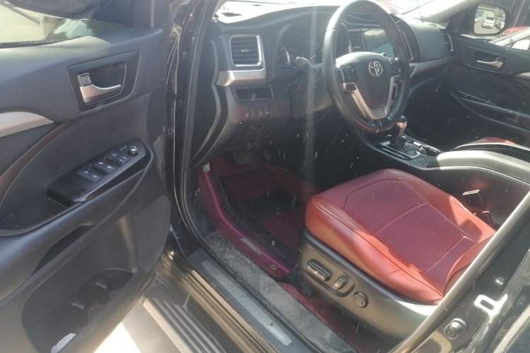 Used Toyota Highlander 2018 2.0T Four-Wheel Drive Luxury Edition 7 Seats China V Emission Standard Driver Seat