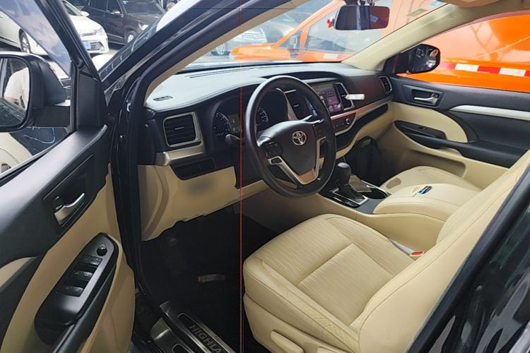 Used Toyota Highlander 2018 2.0T Two-Wheel Drive Elite Edition 7 Seats China VI Standard Driver Seat