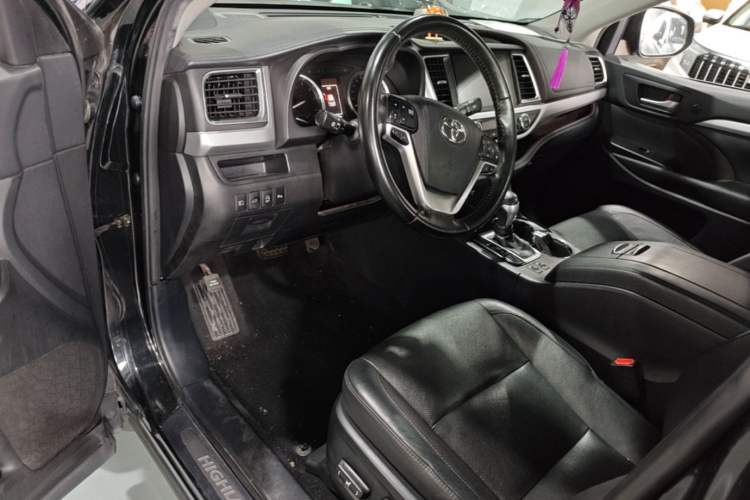Used Toyota Highlander 2018 2.0T Four-Wheel Drive Prestige Version 7 Seats China VI Standard Driver Seat