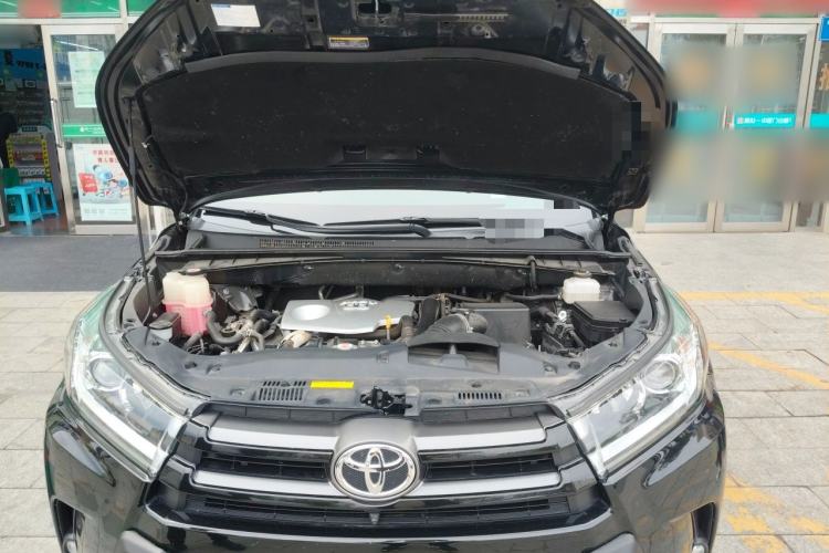 Used Toyota Highlander 2018 2.0T Two-Wheel Drive Elite Version 5 Seats China VI Standard Engine Bay
