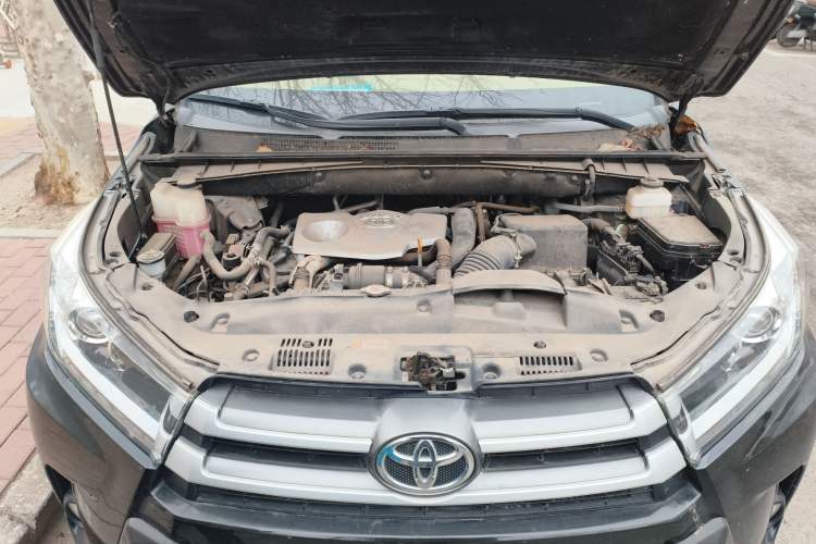 Used Toyota Highlander 2018 2.0T Two-Wheel Drive Elite Version 5 Seats China VI Standard Engine Bay