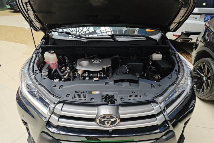 Used Toyota Highlander 2018 2.0T Two-Wheel Drive Elite Edition 7 Seats China VI Standard Engine Bay