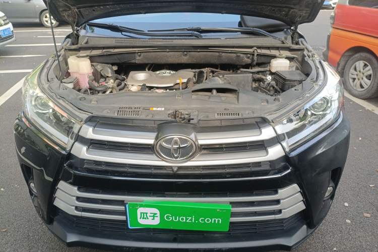 Used Toyota Highlander 2018 2.0T Two-Wheel Drive Elite Version 5 Seats China VI Standard Engine Bay