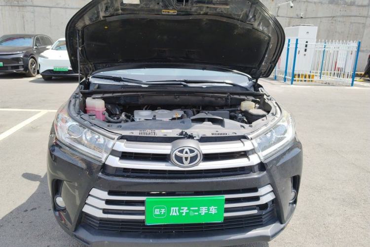 Used Toyota Highlander 2018 2.0T Four-Wheel Drive Elite Edition 7 Seats China VI Standard Engine Bay