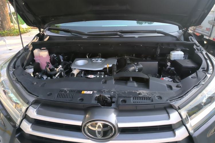 Used Toyota Highlander 2018 2.0T Four-Wheel Drive Luxury Version 7 Seats China VI Standard Engine Bay