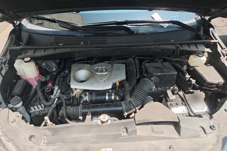 Used Toyota Highlander 2018 2.0T Two-Wheel Drive Elite Version 5 Seats China VI Standard Engine Bay