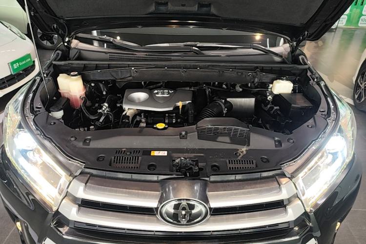 Used Toyota Highlander 2018 2.0T Four-Wheel Drive Luxury Version 7 Seats China VI Standard Engine Bay