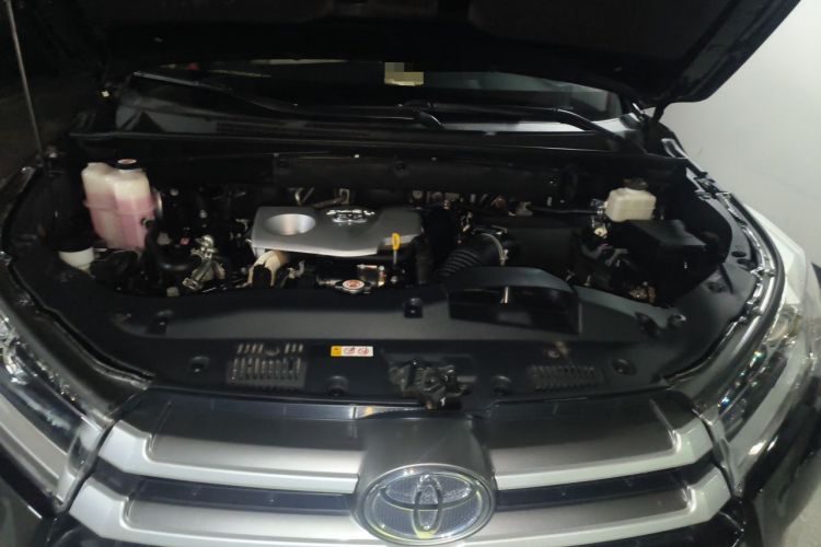 Used Toyota Highlander 2018 2.0T Four-Wheel Drive Elite Edition 7 Seats China VI Standard Engine Bay