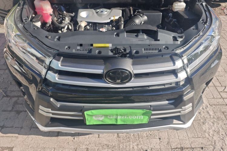 Used Toyota Highlander 2018 2.0T Four-Wheel Drive Luxury Edition 7 Seats China V Emission Standard Engine Bay