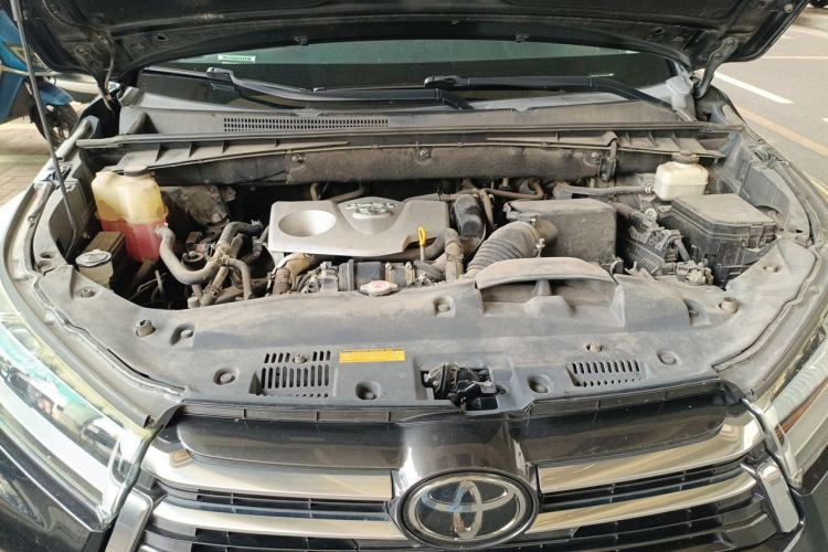 Used Toyota Highlander 2018 2.0T Four-Wheel Drive Prestige Version 7 Seats China V Emission Standard Engine Bay