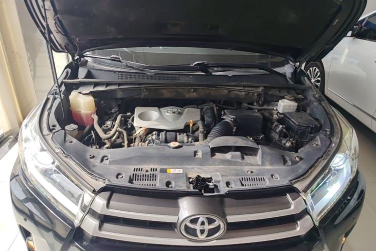 Used Toyota Highlander 2018 2.0T Two-Wheel Drive Elite Version 5 Seats China VI Standard Engine Bay