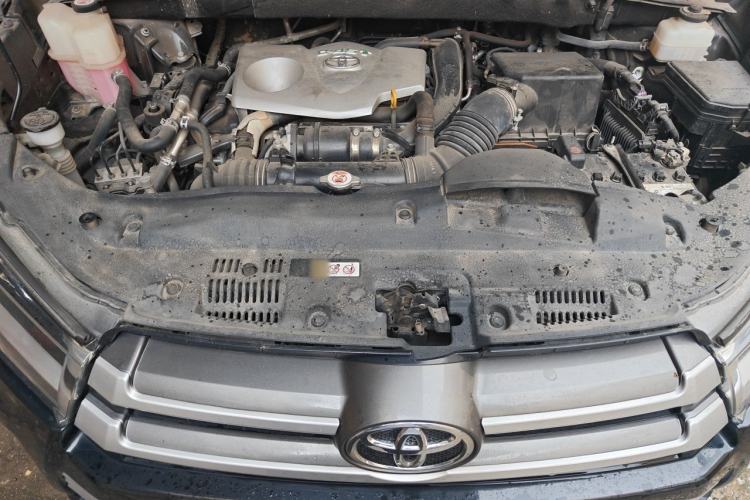 Used Toyota Highlander 2018 2.0T Four-Wheel Drive Elite Edition 7 Seats China VI Standard Engine Bay