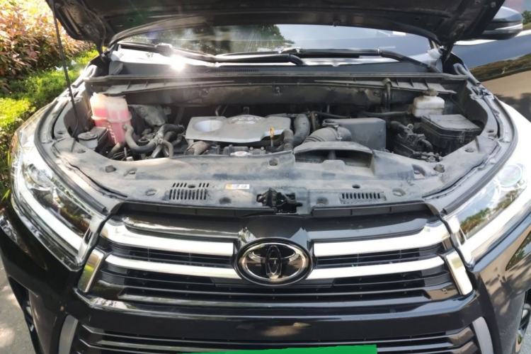 Used Toyota Highlander 2018 2.0T Four-Wheel Drive Prestige Version 7 Seats China VI Standard Engine Bay