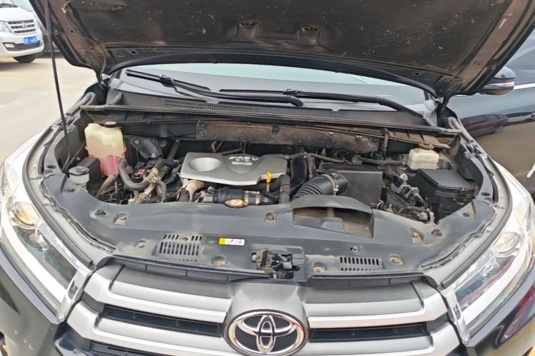 Used Toyota Highlander 2018 2.0T Two-Wheel Drive Elite Version 5 Seats China VI Standard Engine Bay