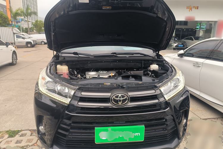 Used Toyota Highlander 2018 2.0T Four-Wheel Drive Luxury Version 7 Seats China VI Standard Engine Bay