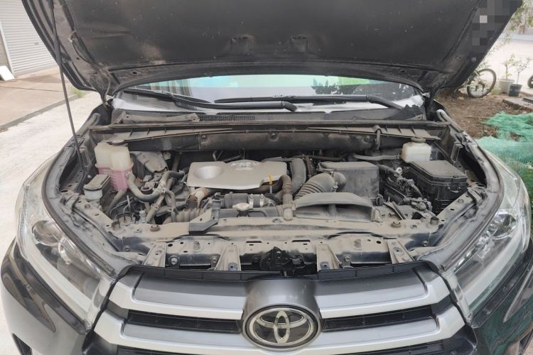 Used Toyota Highlander 2018 2.0T Four-Wheel Drive Luxury Version 7 Seats China VI Standard Engine Bay