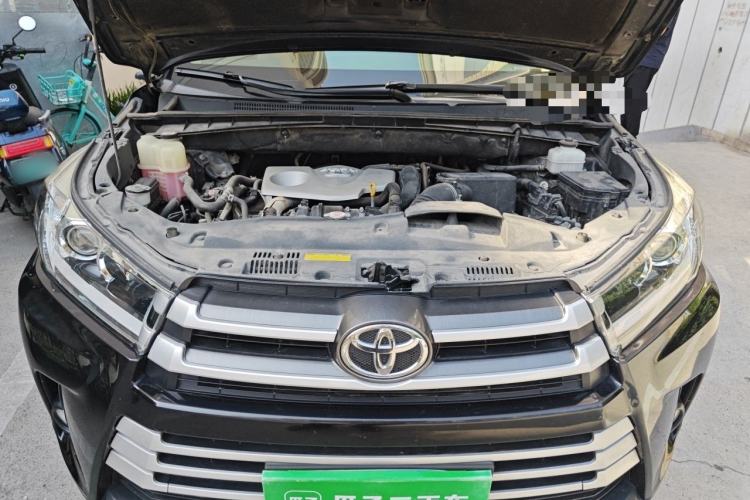 Used Toyota Highlander 2018 2.0T Four-Wheel Drive Elite Edition 7 Seats China V Standard Engine Bay