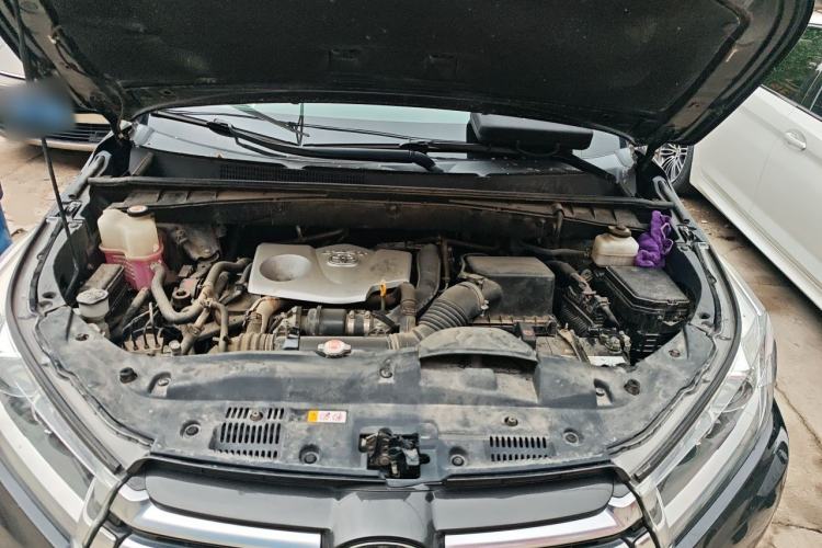Used Toyota Highlander 2018 2.0T Four-Wheel Drive Prestige Version 7 Seats China VI Standard Engine Bay