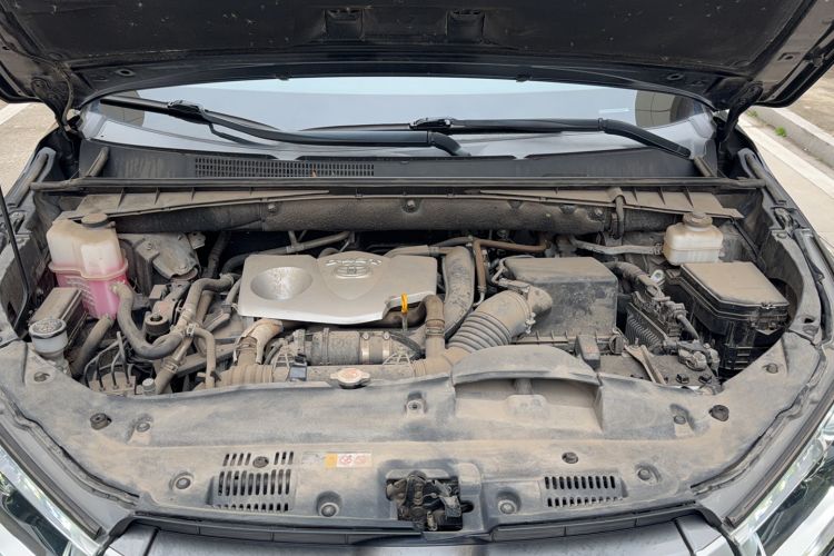 Used Toyota Highlander 2018 2.0T Two-Wheel Drive Elite Version 5 Seats China VI Standard Engine Bay