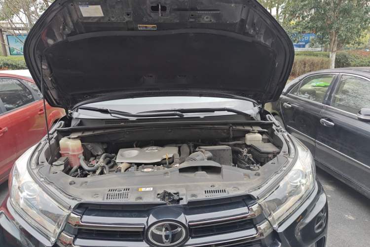 Used Toyota Highlander 2018 2.0T Four-Wheel Drive Knight Edition 7 Seats China VI Standard Engine Bay
