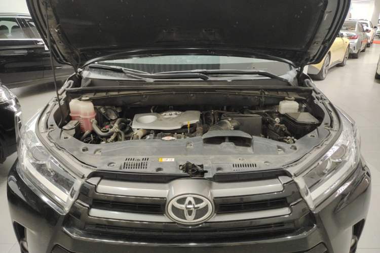 Used Toyota Highlander 2018 2.0T Two-Wheel Drive Elite Edition 5 Seats Emission Standard China V Engine Bay