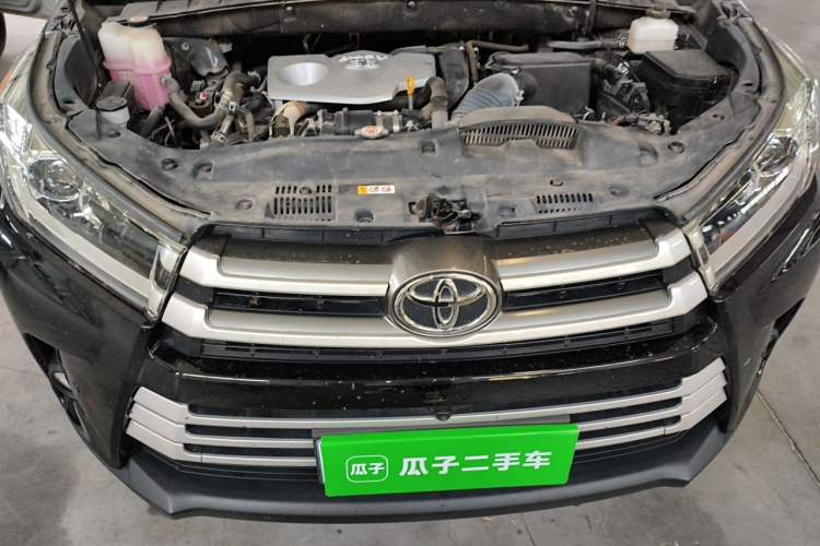Used Toyota Highlander 2018 2.0T Four-Wheel Drive Elite Edition 7 Seats China VI Standard Engine Bay
