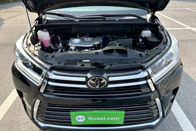 Used Toyota Highlander 2018 2.0T Four-Wheel Drive Prestige Version 7 Seats China VI Standard Engine Bay