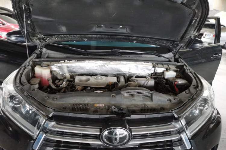 Used Toyota Highlander 2018 2.0T Two-Wheel Drive Prestige Edition 7 Seats China VI Standard Engine Bay