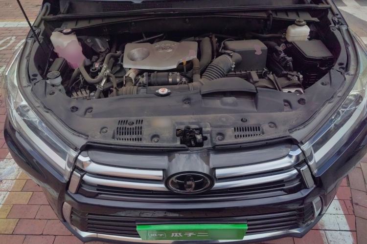 Used Toyota Highlander 2018 2.0T Four-Wheel Drive Prestige Version 7 Seats China VI Standard Engine Bay