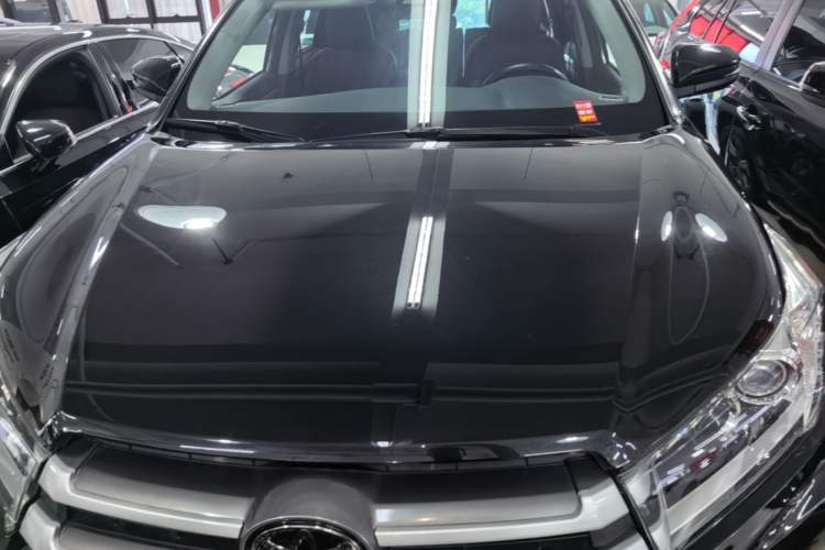 Used Toyota Highlander 2018 2.0T Two-Wheel-Drive Luxury Edition 7 Seats Emission Standard China V Engine Bay